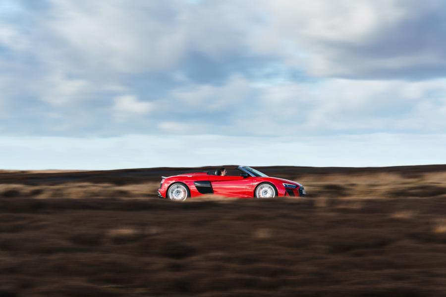  Audi R8 V10 Performance Spyder 2019 года  (UK) (фото 28 из 40)